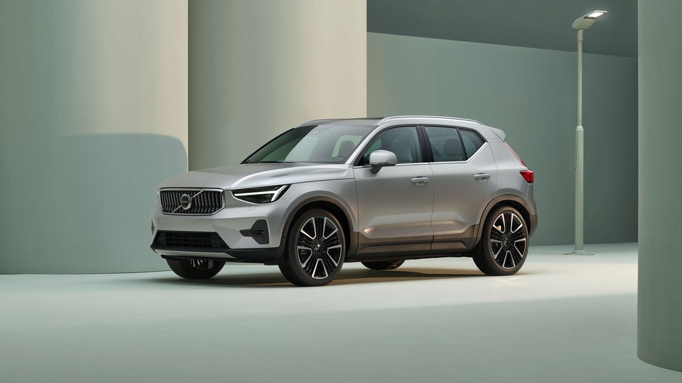 Volvo XC40 2025