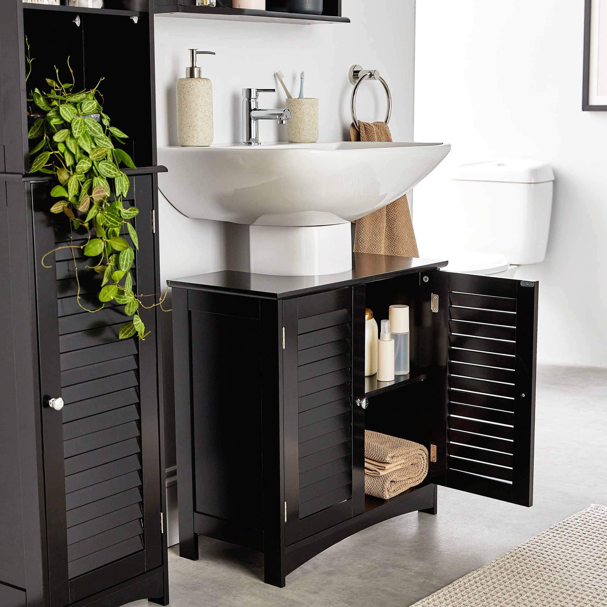 Existe el mueble de almacenaje perfecto para baños pequeños? 5 ideas que te  cambiarán la vida