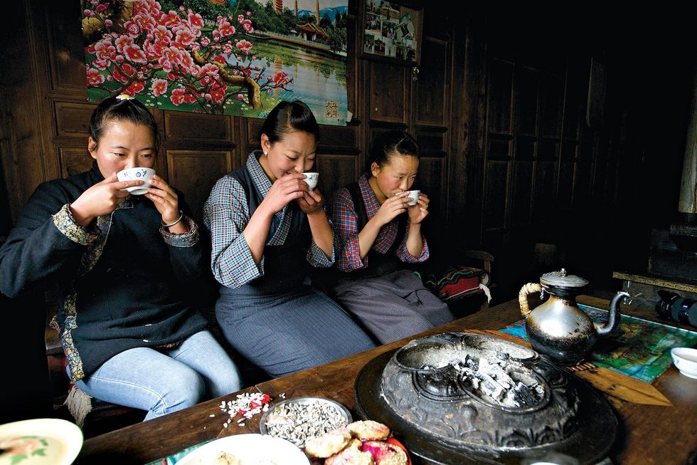 Thee van yakboter  hier gedronken in het dorp Gezinong  hoort bij het Tibetaanse leven