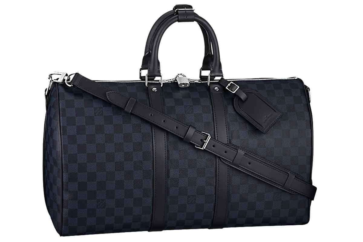 Handbag, Bag, Fashion accessory, Product, Beauty, Leather, Hand luggage, Shoulder bag, Design, Material property, 