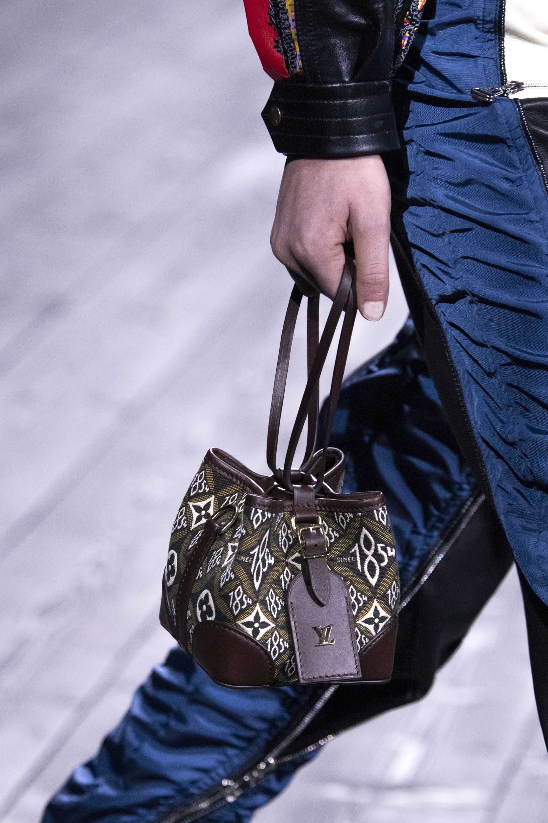 Winter Style  Louis vuitton monogram, Stili, Moda invernale