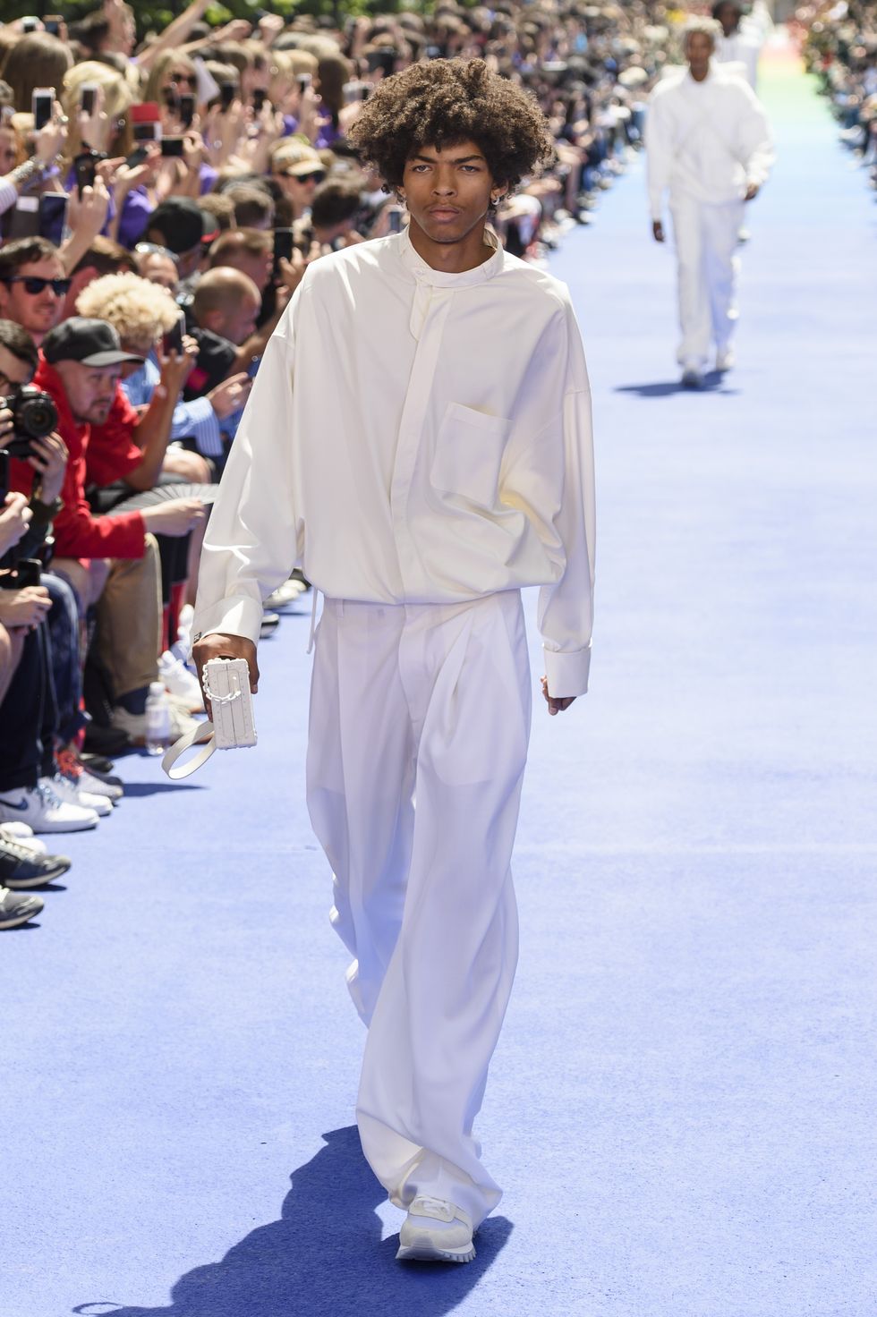 Louis Vuitton Fall 2016 Menswear Fashion Show Details