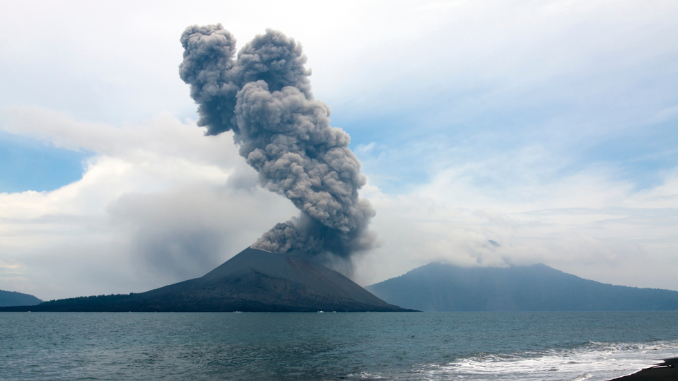 Storia dell’eruzione del vulcano Krakatoa | Esquire