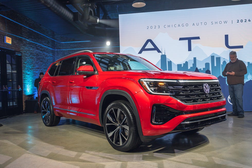 View Photos of the 2024 Volkswagen Atlas