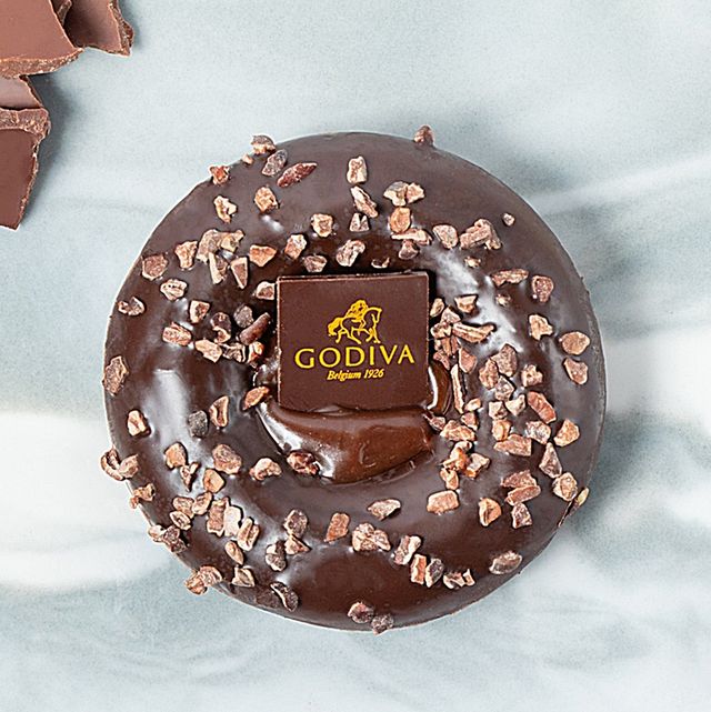 mister donut攜godiva推5款聯名甜甜圈，莓果黑巧蛋糕圈、伯爵黑巧蛋糕圈款款都有新感受！