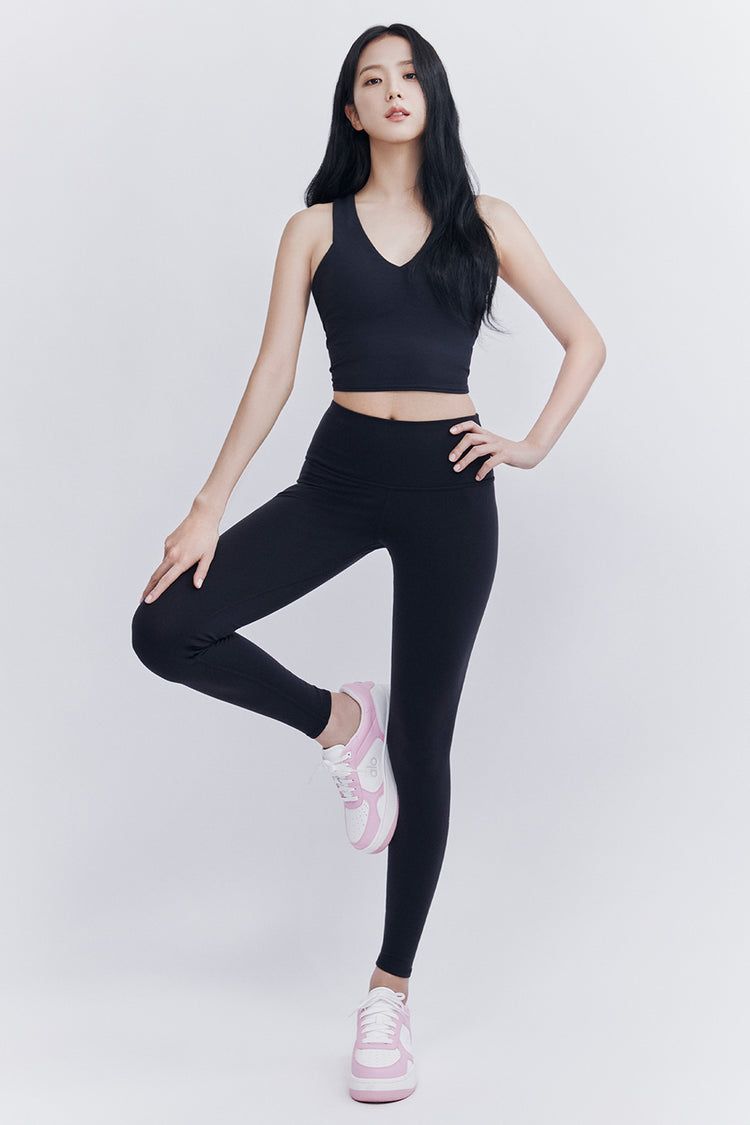 Blackpink's Jisoo wears *very* on brand gym wear in new Alo Yoga campaign