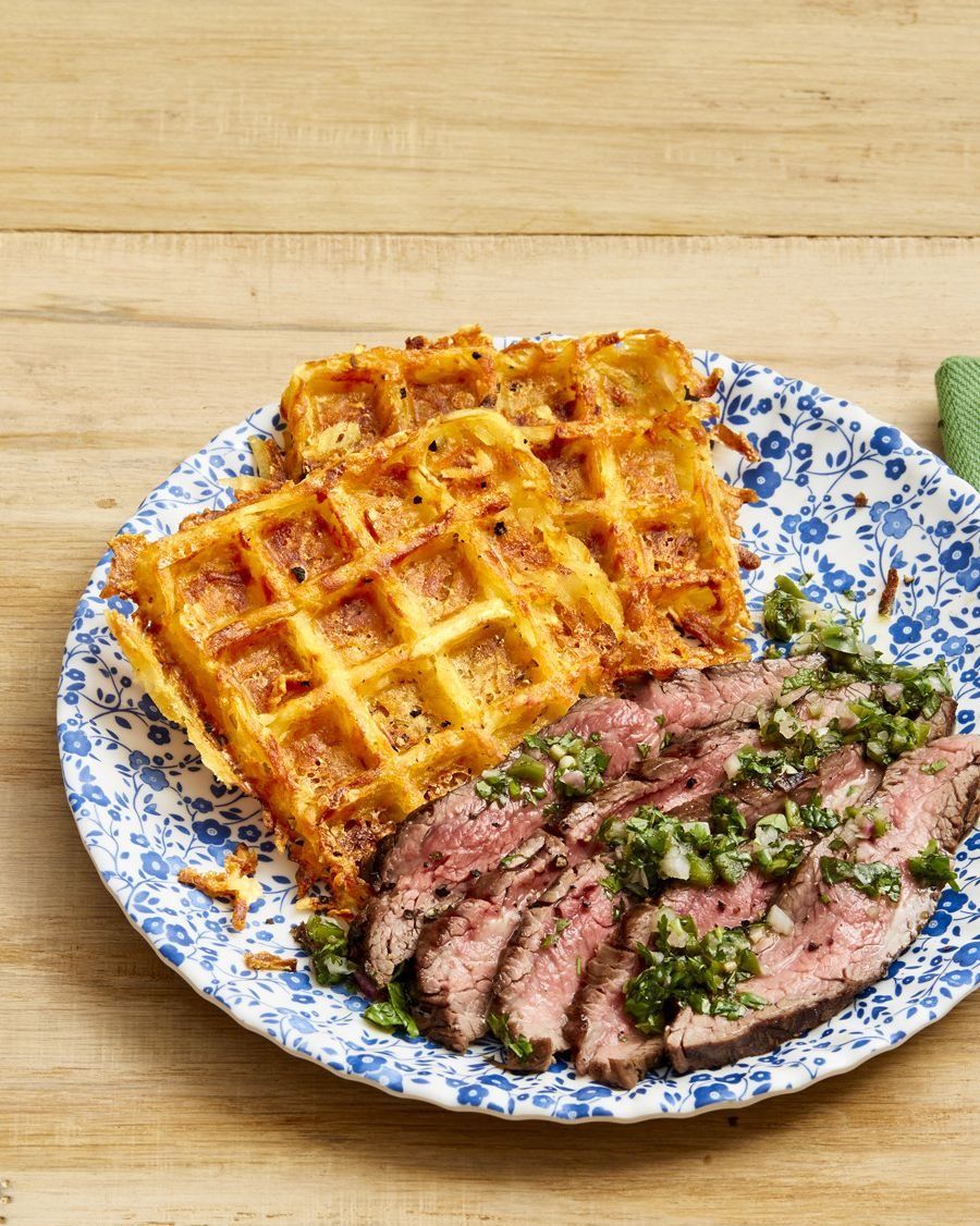 https://hips.hearstapps.com/hmg-prod/images/waffle-recipes-flank-steak-with-cheesy-waffle-hash-browns-1661796263.jpeg?crop=1.00xw:0.834xh;0,0.0749xh&resize=980:*