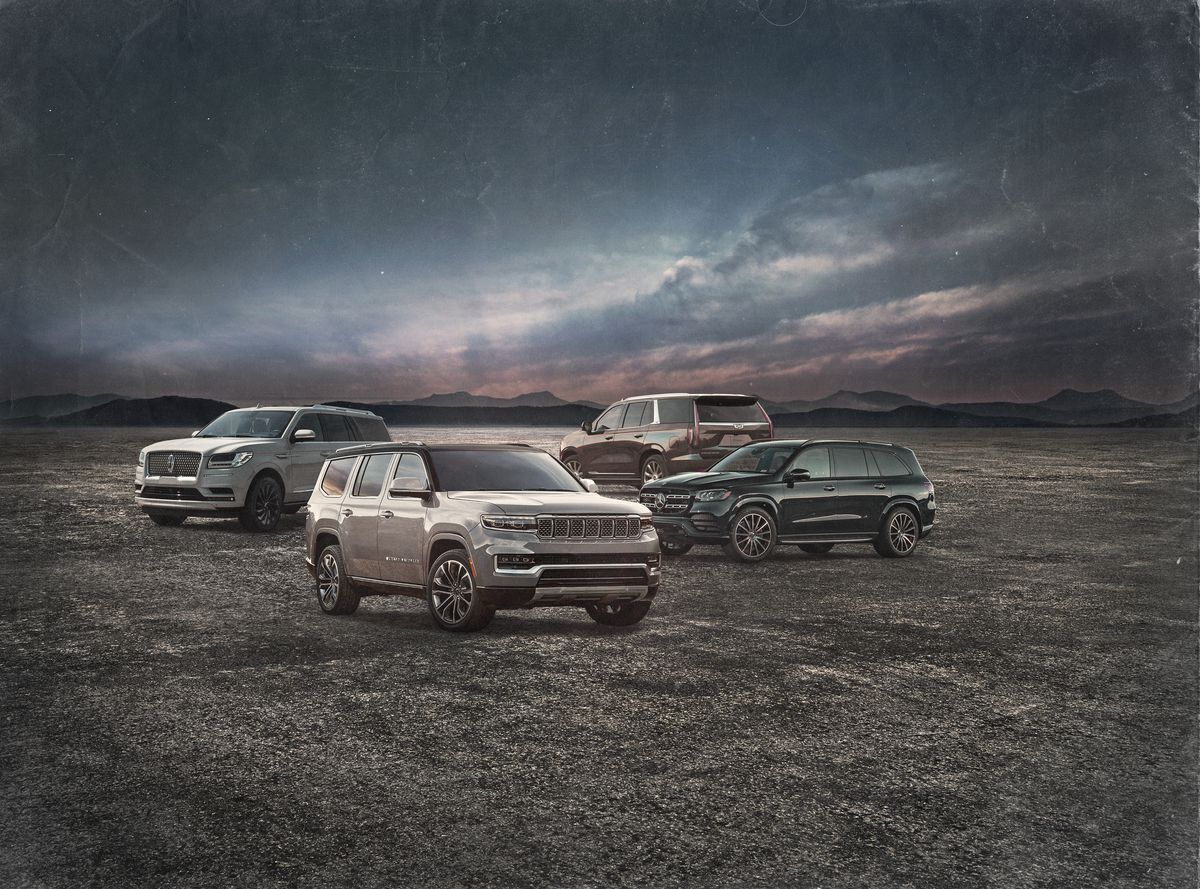 2022 jeep grand wagoneer with competitors