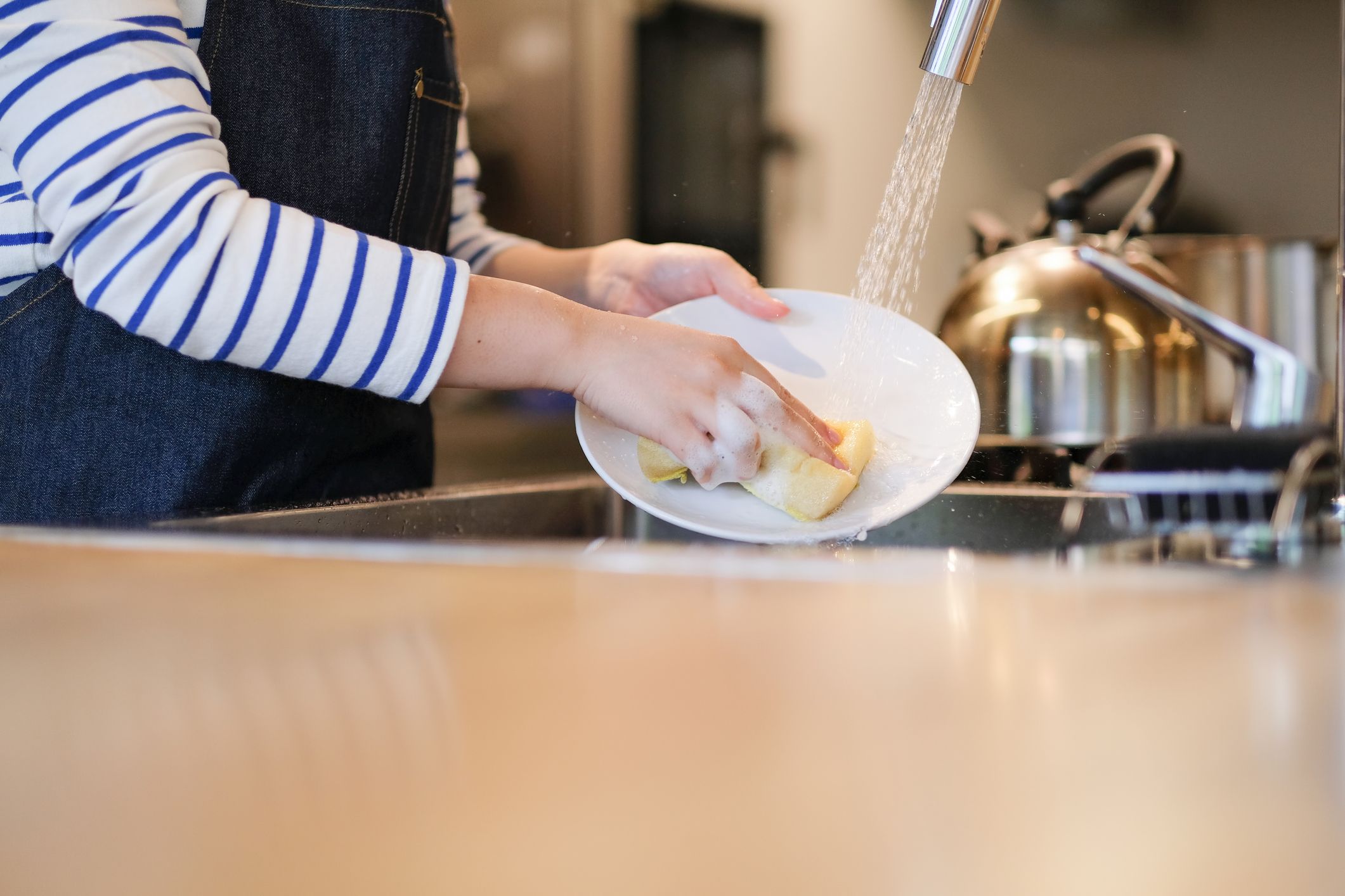 洗剤 なし で 人気 食器 を 洗う