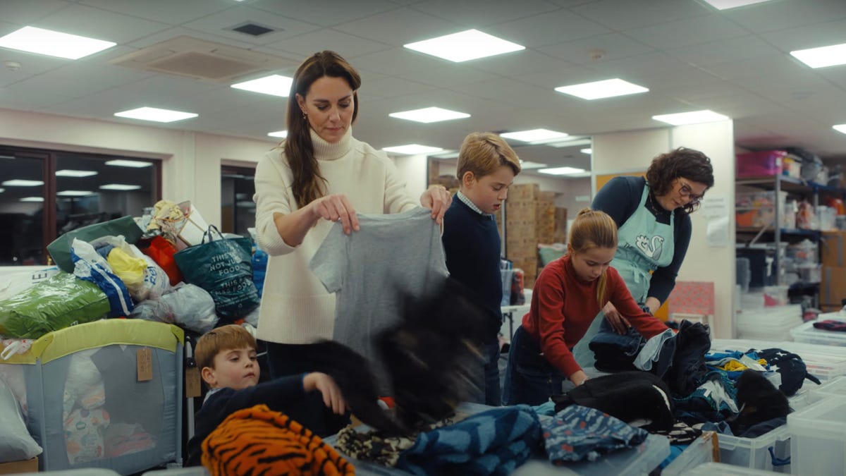 Prince George, Princess Charlotte, & Prince Louis Volunteer at a Baby Bank:  Watch Video