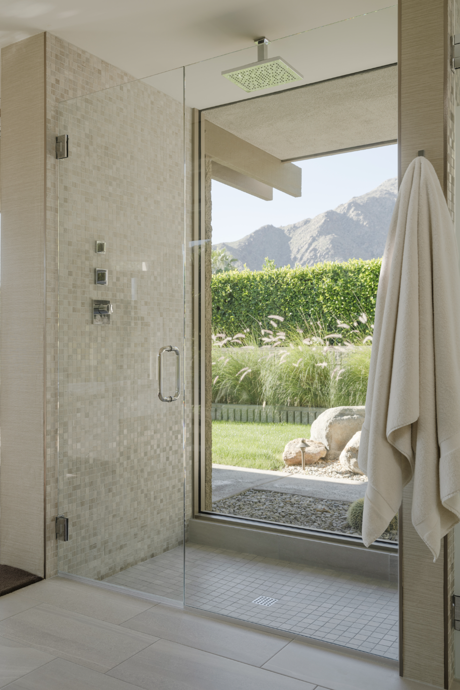 https://hips.hearstapps.com/hmg-prod/images/walk-in-shower-ideas-stunning-views-6439c1267c6a7.png?crop=0.9087301587301587xw:1xh;center,top&resize=980:*