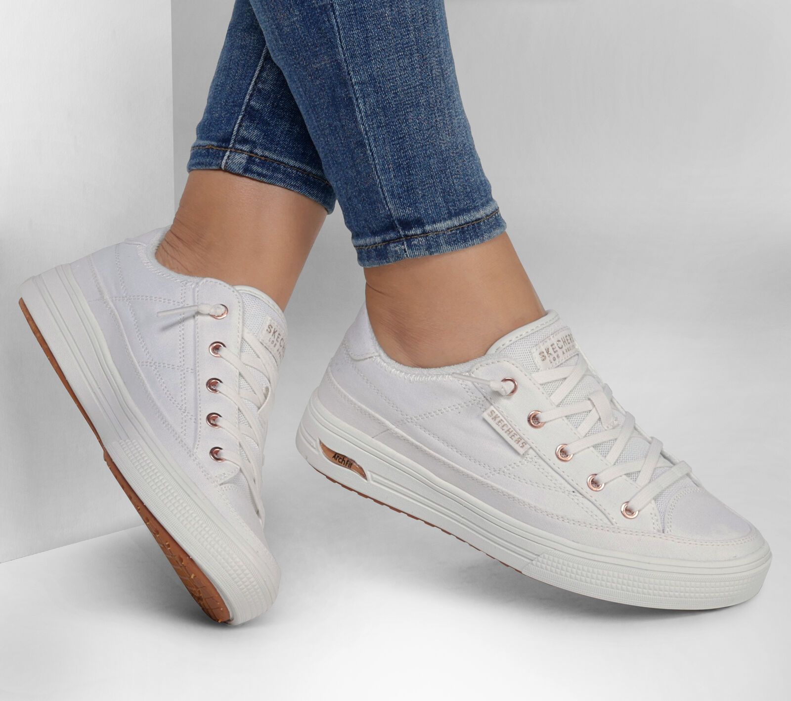 Sneakers Women Pictures | Download Free Images on Unsplash