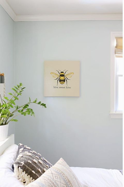 wall art bee embroidery