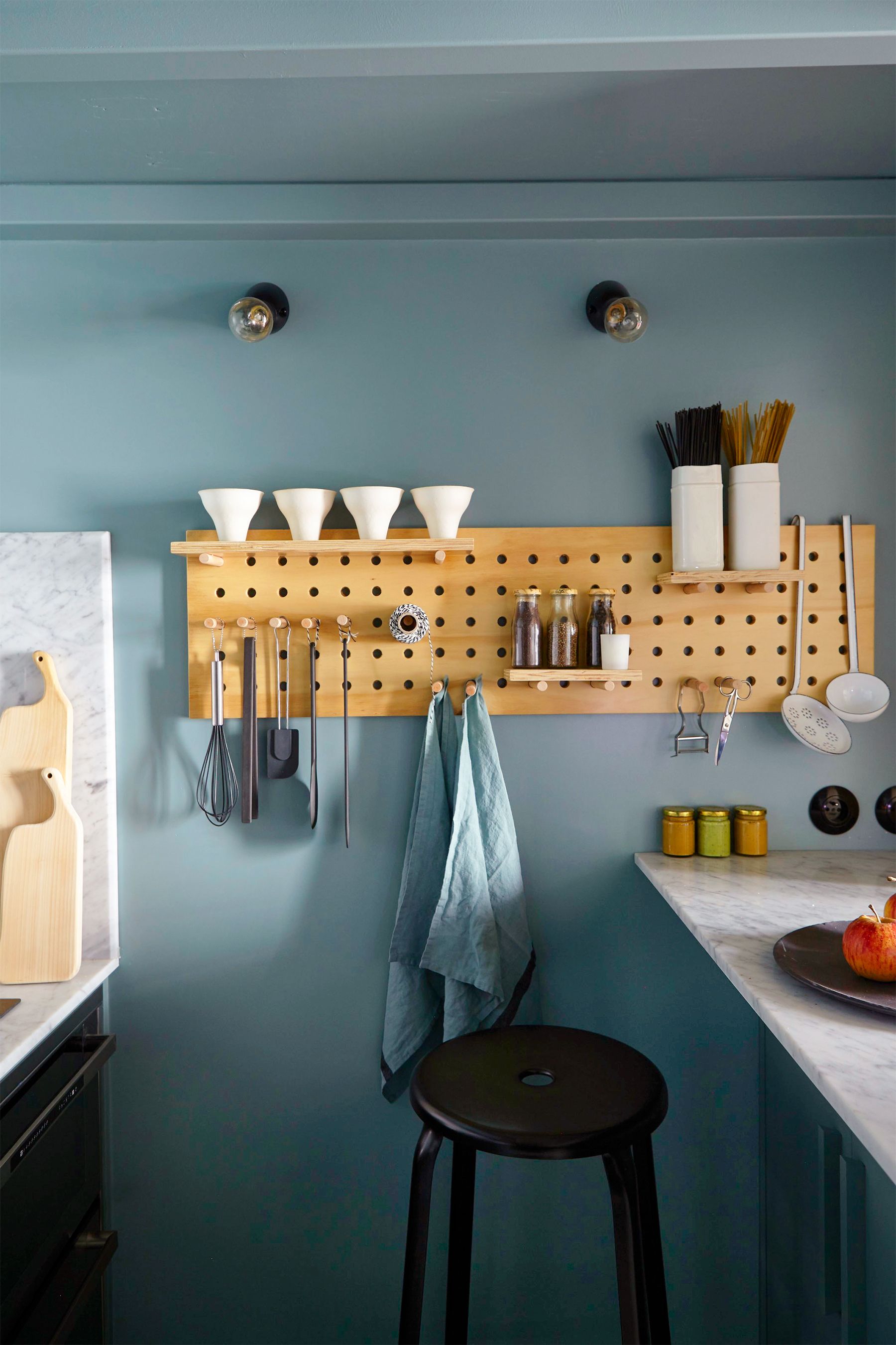 9 Ways to Use Wall Storage to Organize Your Kitchen