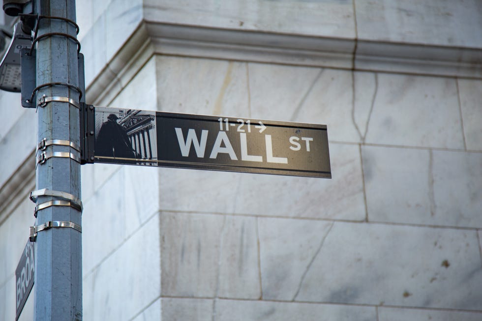 wall street sign inscription
