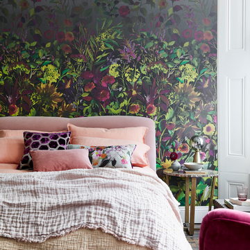 wallpaper trends, floral wall mural in bedroom