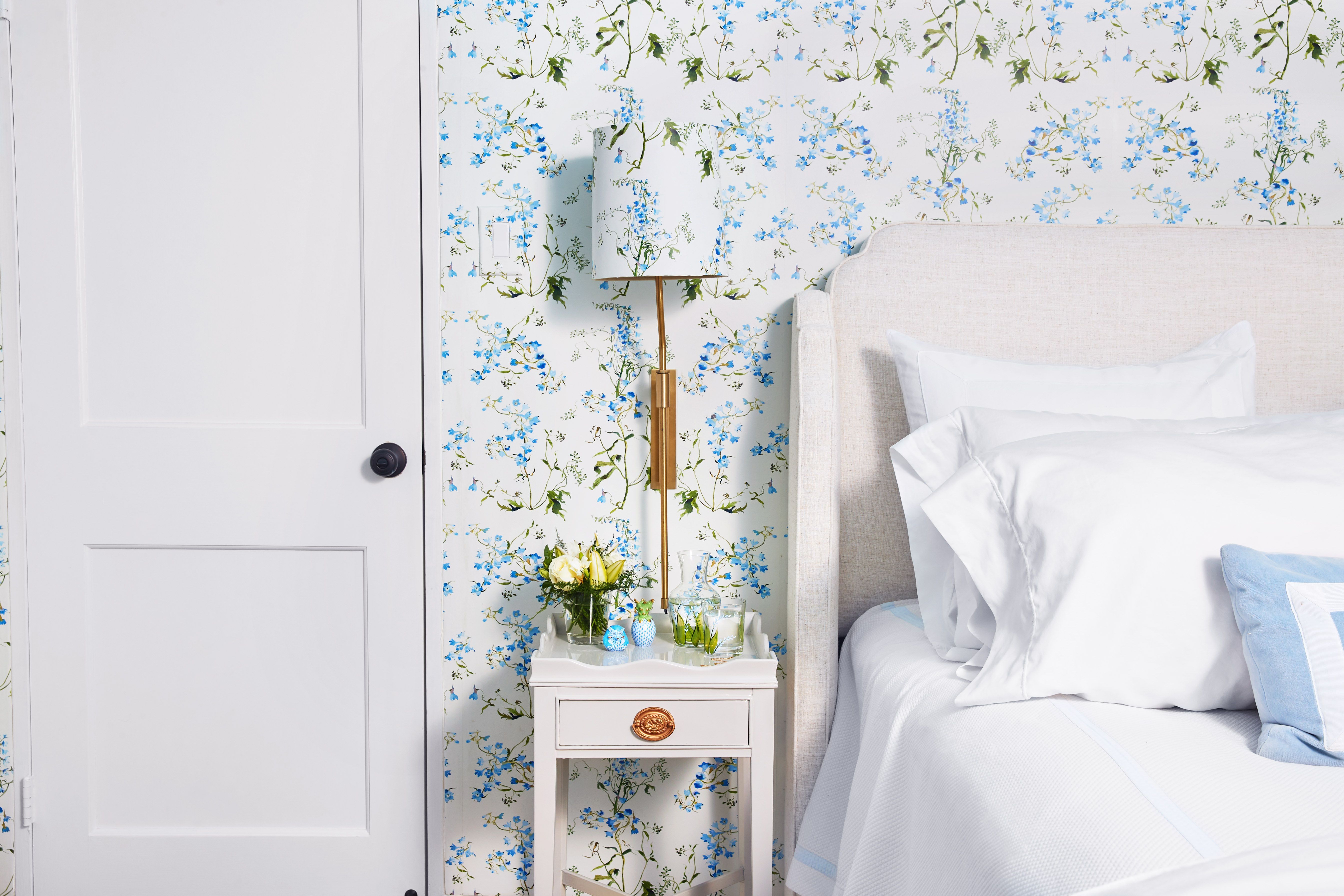 16 Wallpaper Trends for 2023: Bathroom, Bedroom and Living Room