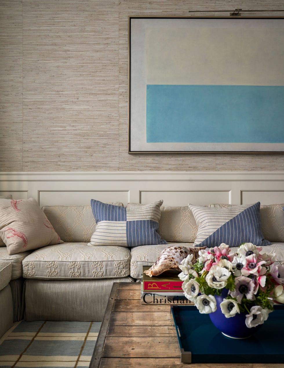 grasscloth wallpaper in a living room