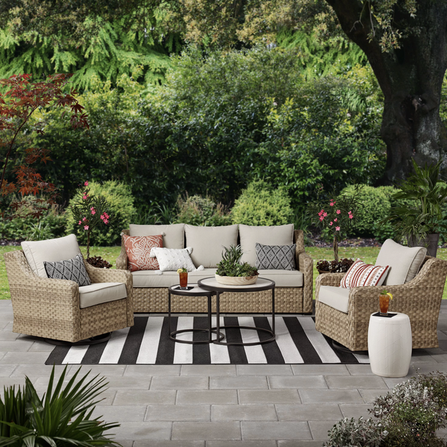 https://hips.hearstapps.com/hmg-prod/images/walmart-outdoor-furniture-64397dac90339.png?crop=1.00xw:0.998xh;0,0&resize=640:*
