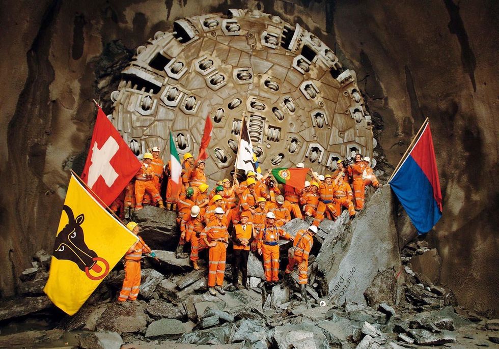 Het begin van de bouw van de tunnel in 1999