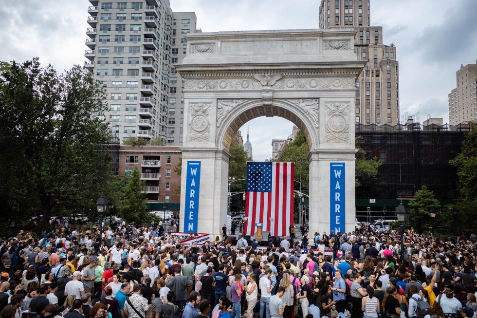 Elizabeth Warren Lays Out Anti-Corruption Plan in Washington Square Park