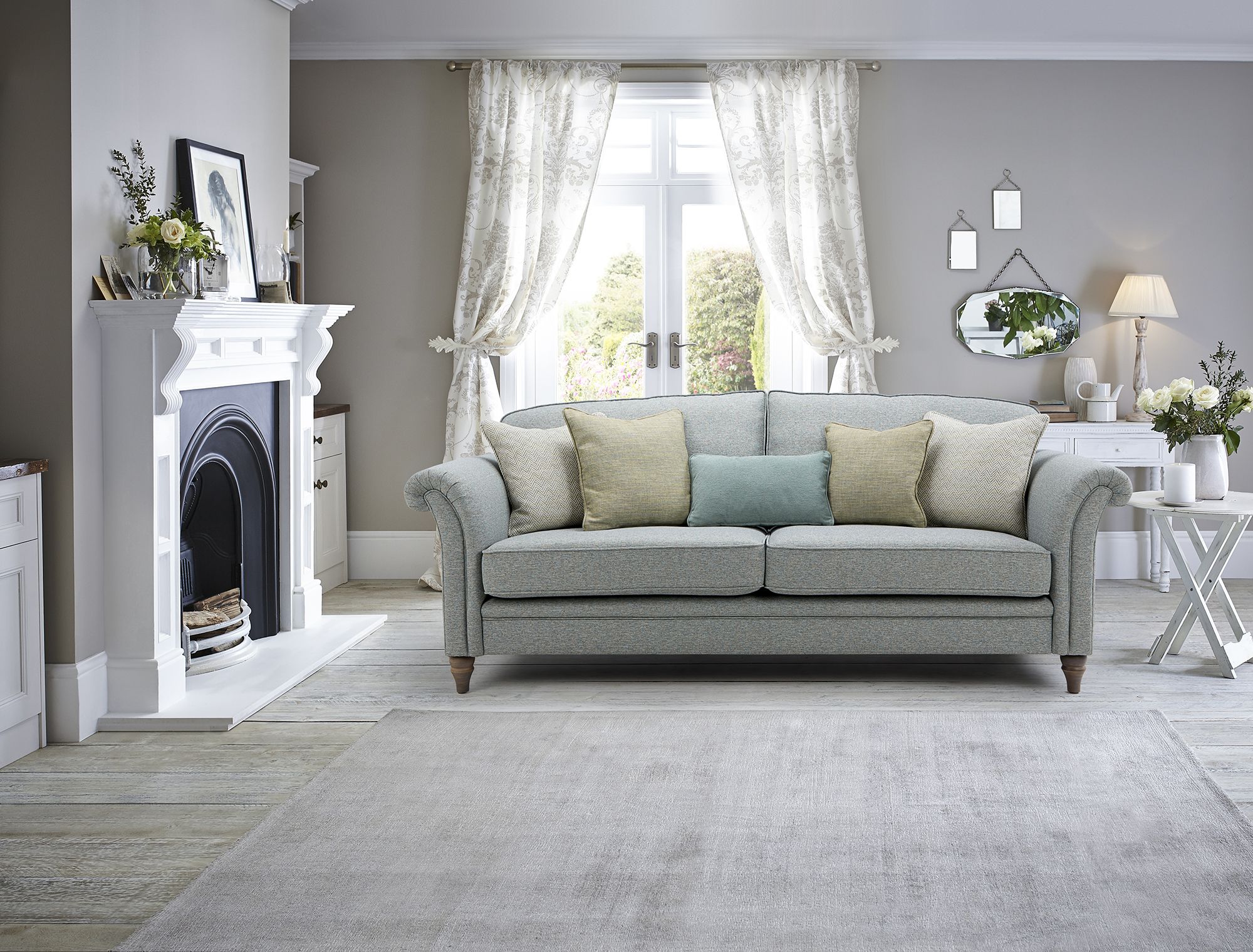 uddanne pyramide krøllet Introducing the new Woodstock sofa by Country Living x DFS