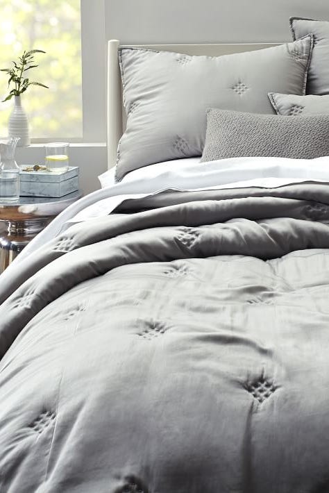 Bedding, Bed sheet, White, Bed, Duvet cover, Textile, Furniture, Bedroom, Duvet, Bed frame, 