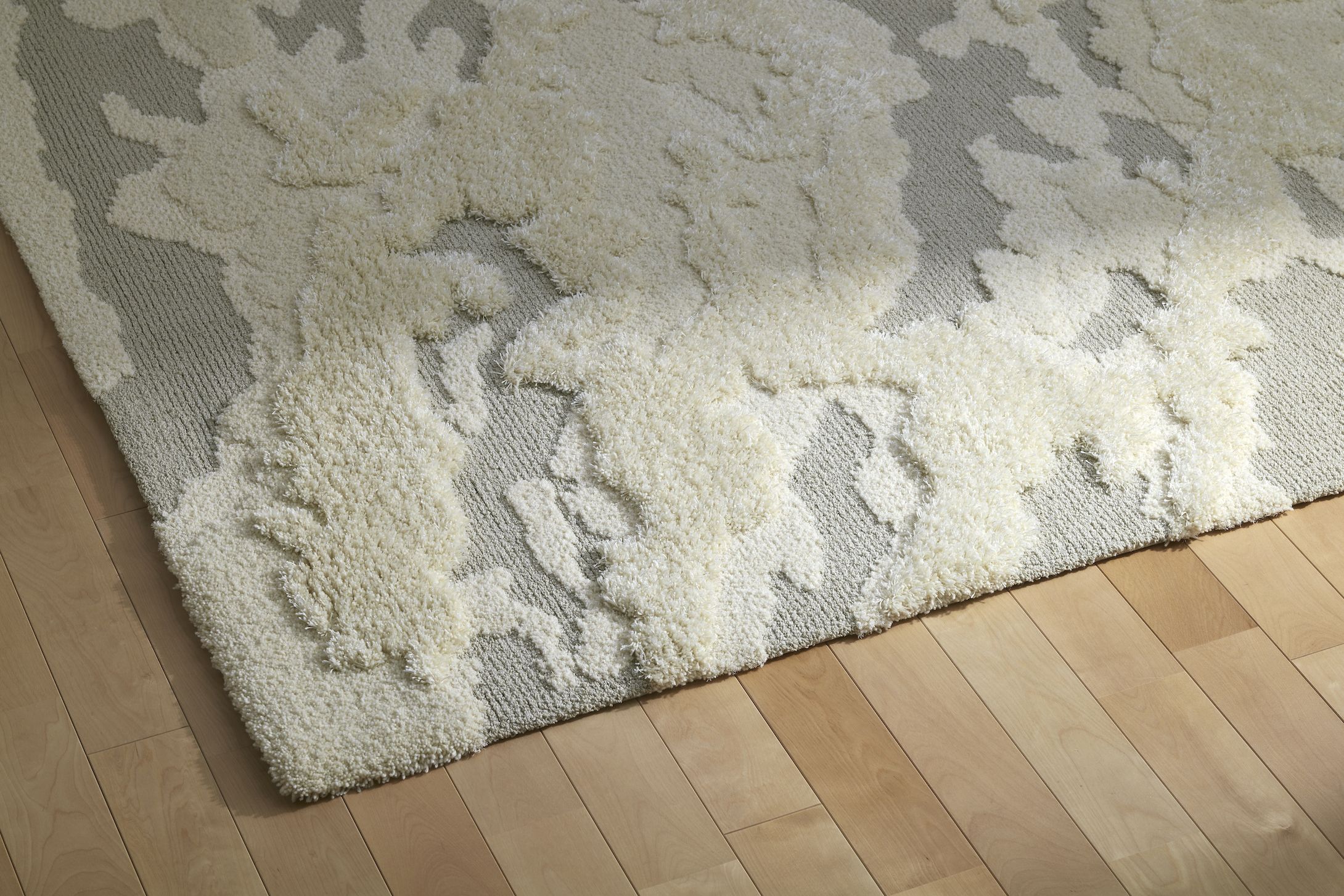隈 研吾デザインによる新作絨毯「WASHI」が大塚家具にて展示販売スタート