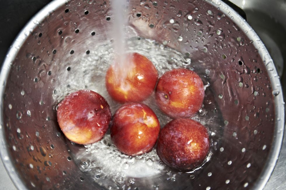 washing plums