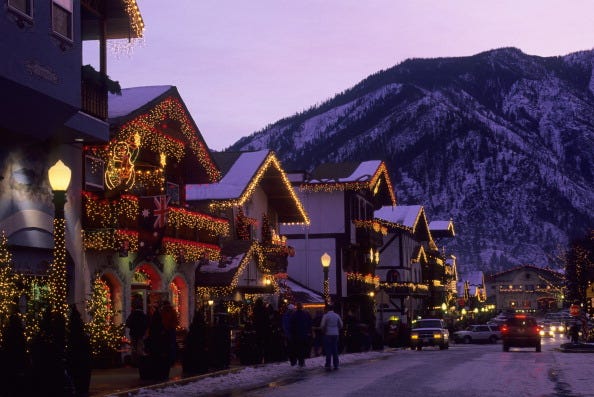 usa, washington, leavenworth in winter, street scene with