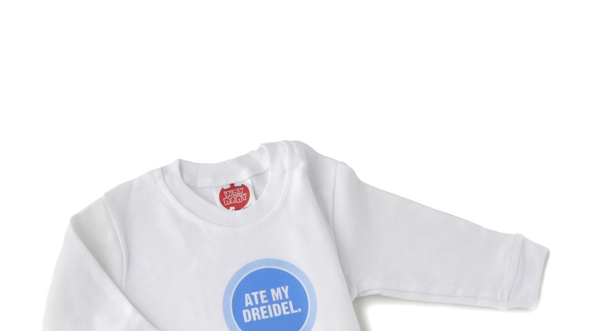 preview for This Simple Shirt Is A Newborn Carrier