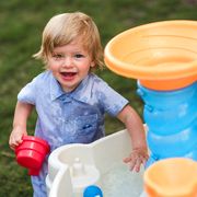 kid playing with water table