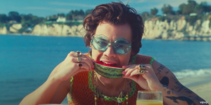 harry styles, en su vídeo ’watermelon sugar’