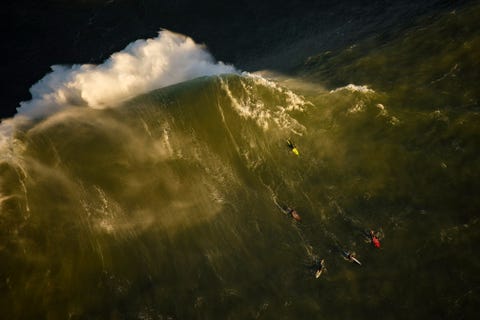 In de Californische Half Moon Bay doen surfers mee aan de wedstrijd Titans of Mavericks