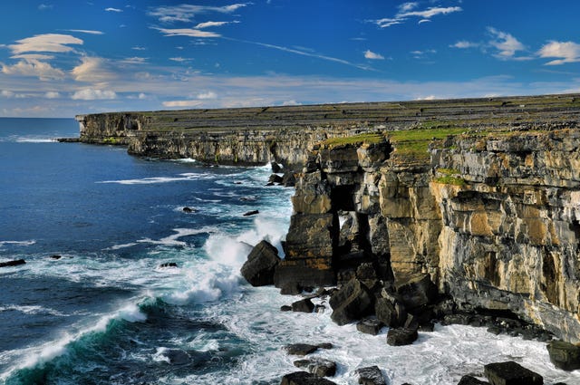 Ireland island. Инишмор Ирландия остров. Утесы Инишмор Ирландия. Аранские острова Ирландия. Аранские острова Инишмор.
