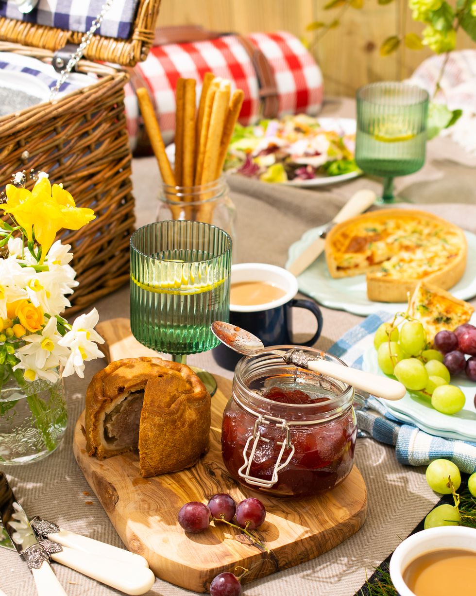 25 stylish picnic sets and accessories for outdoor dining