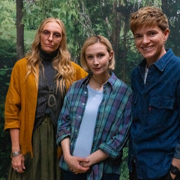 WAYWARD wayward. (l to r) toni collette, laura redman, and mae martin behind the scenes of episode 101 of wayward. cr. michael gibson/netflix © 2024.