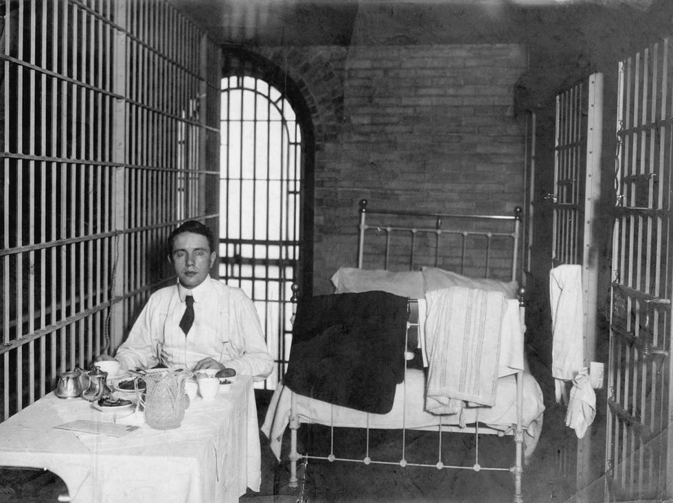 harry k thaw having breakfast in jail