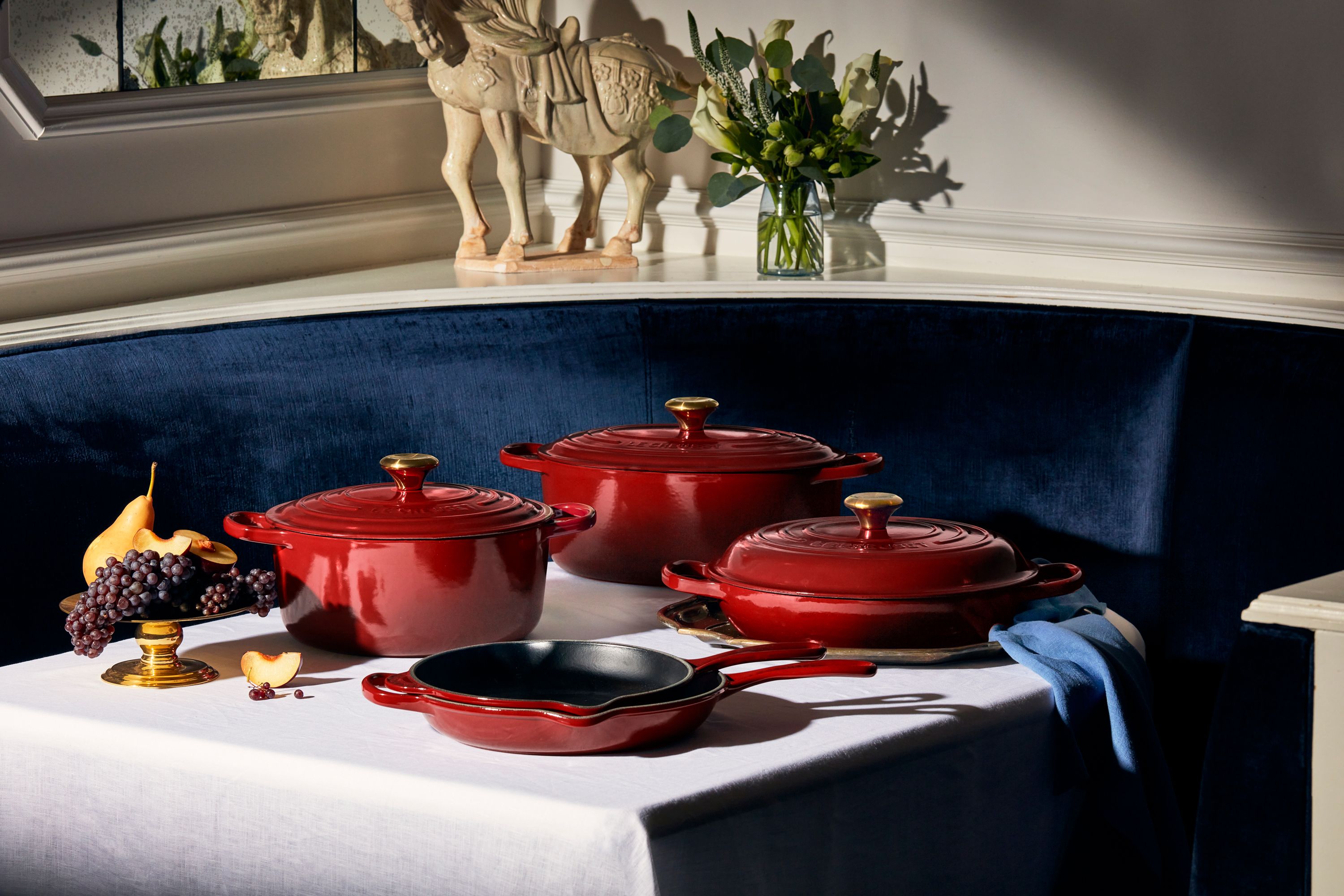 Oh thespian måske Le Creuset's Newest Color Combo Will Bring a Dose of Glam to Your Holiday  Table