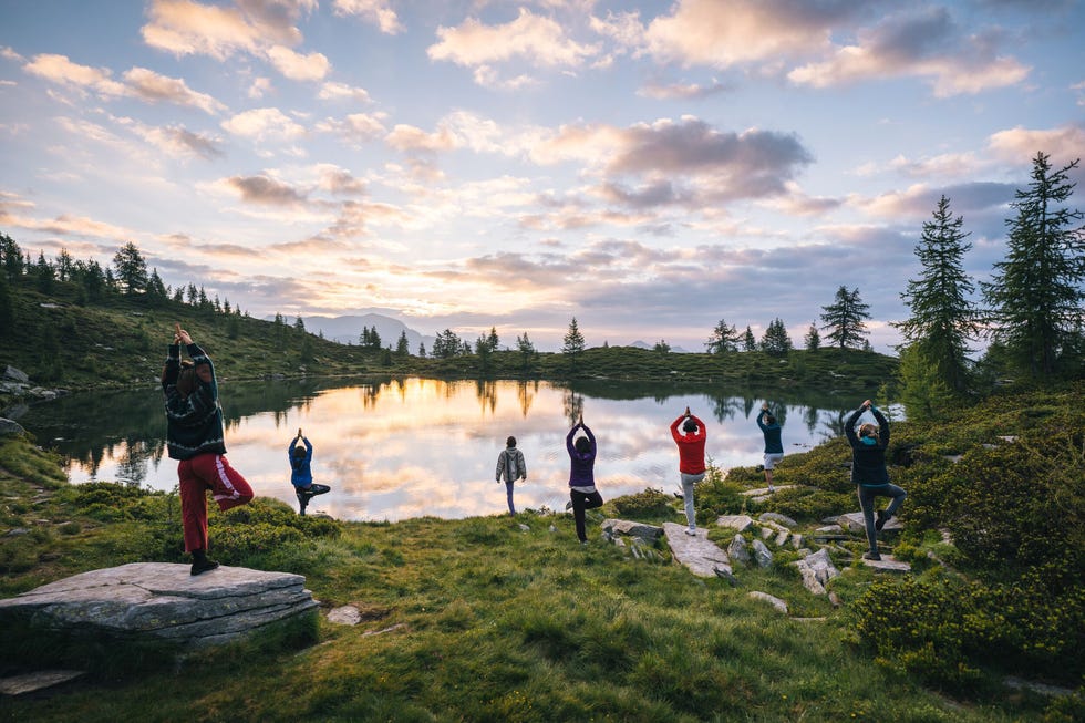 Deelnemers aan het Innerwalk Project ervaren de omgeving door een combinatie van dans yoga en meditatie