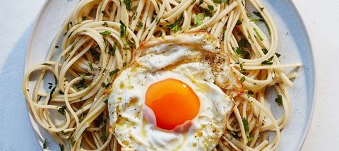 Dish, Cuisine, Food, Spaghetti, Noodle, Fried noodles, Chow mein, Fried egg, Chinese noodles, Ingredient, 