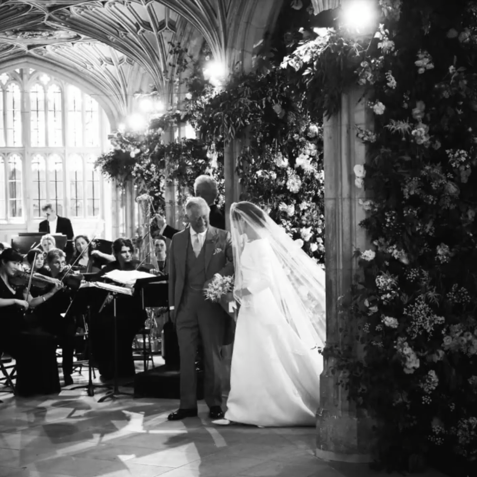 哈利王子與梅根王妃IG一系列「私密照」曝光！發現兩人婚禮當日調皮的英國皇室王子以及這個「神秘女人」！