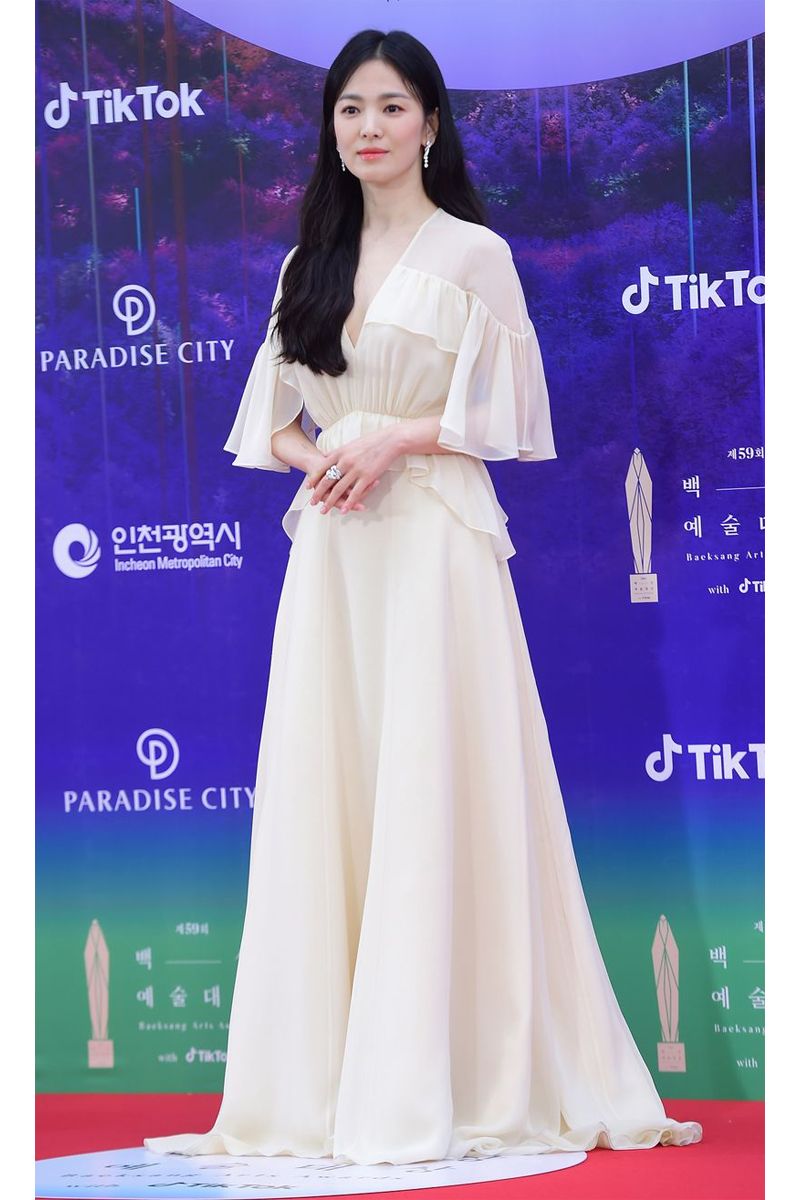ソン・ヘギョ、IUまで！ 百想芸術大賞2023を彩った、韓国女優のドレス