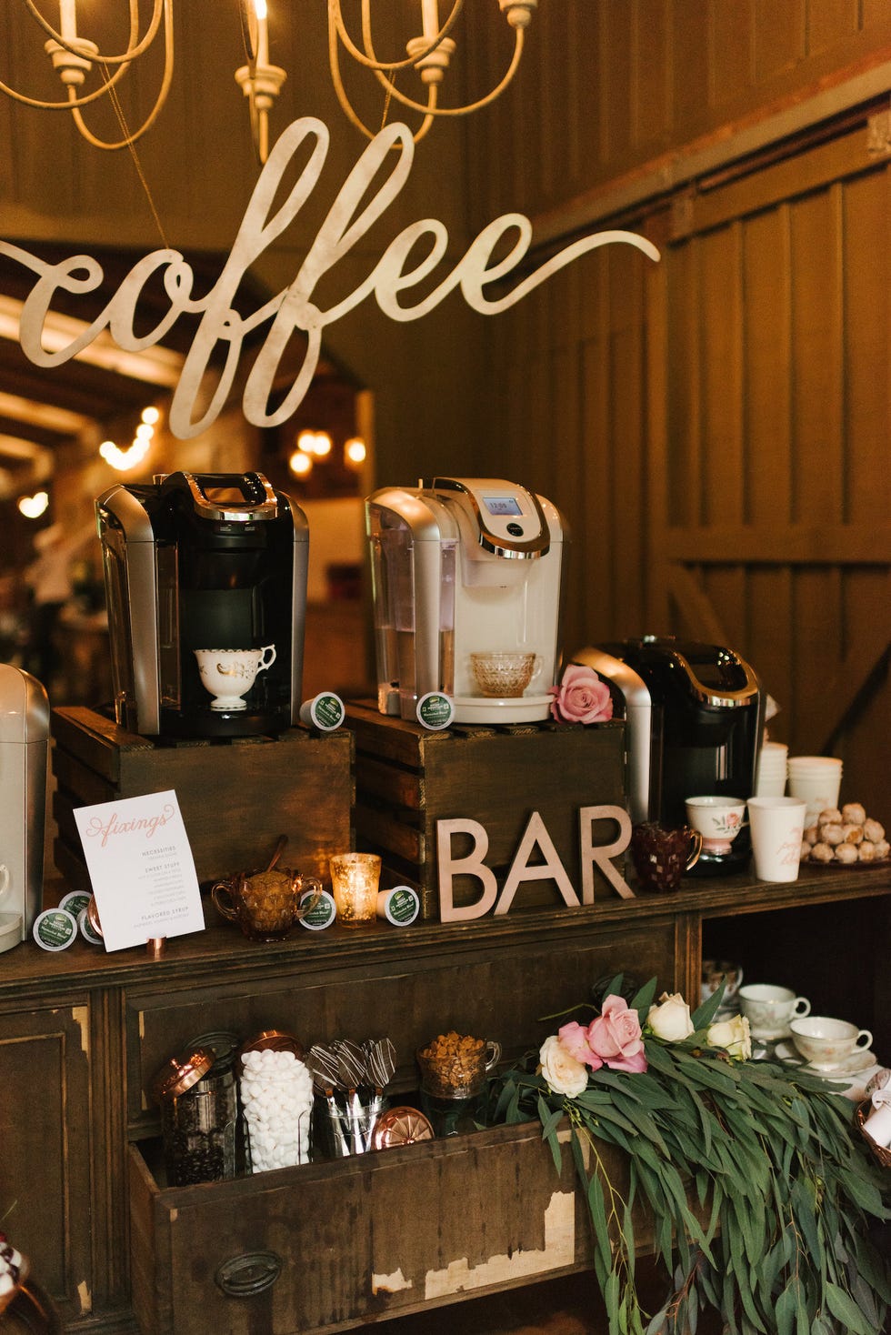 What Cups You Should Use on Your Wedding Bar