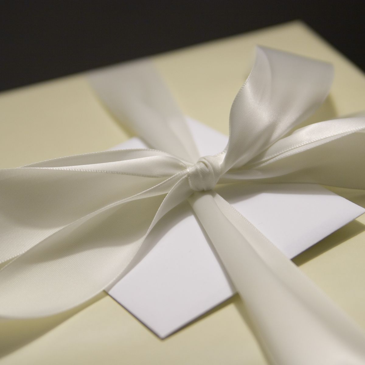 How Much to Spend on a Wedding Gift