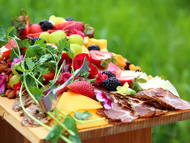 15 Easy Grazing Table Ideas — How To Make A Grazing Or Feasting Table