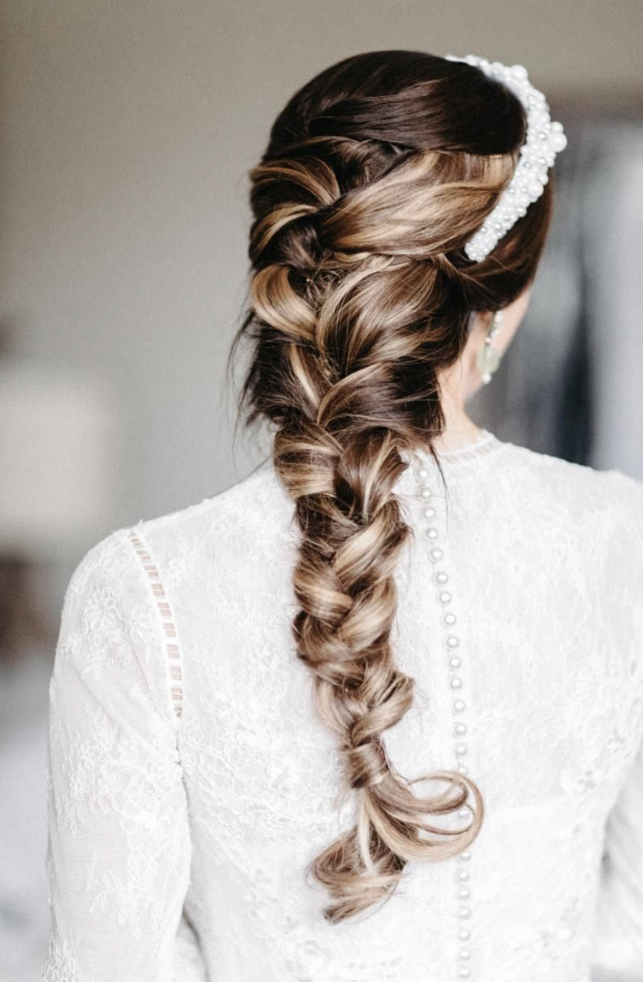 Beautiful reception hairstyle curls from @nirali_bridal_studio Follow  @southindianbridalhairstyle for bridal hairstyle inspiration 🌈… | Instagram