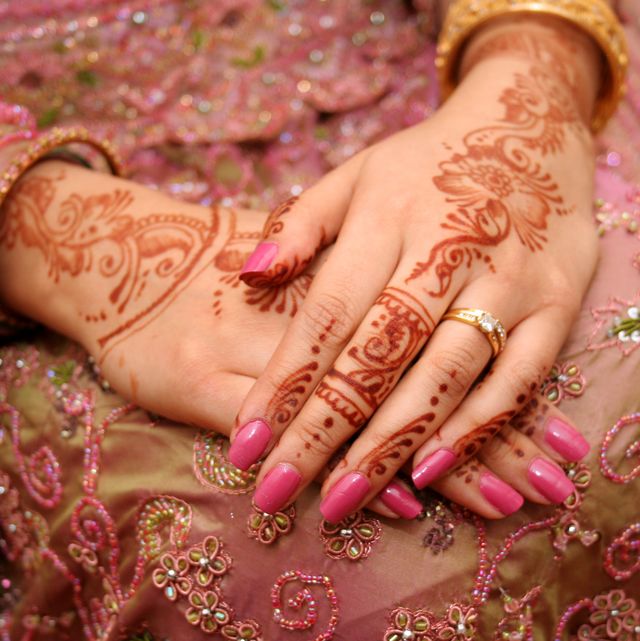 wedding ring henna hands