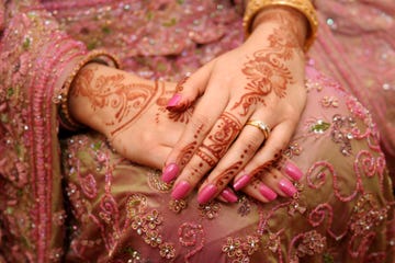 wedding ring henna hands