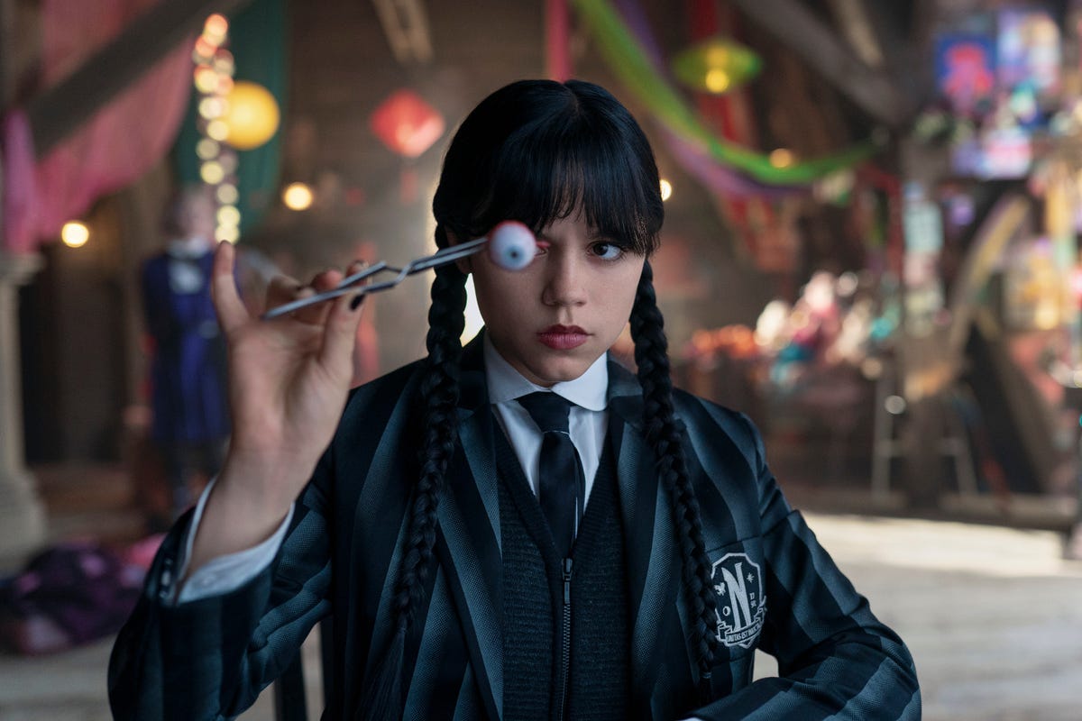 Środa. Jenna Ortega jako Wednesday Addams w odcinku 203 serialu Wednesday. Oprac. Jonathan Hession/Netflix © 2025